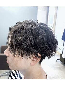 イコール(equal) センターパートツーブロック波巻きツイストスパイラルパーマ