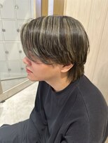 メンズハイライトセンター分けベージュカラー襟足ありヘアパーマ