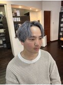 センターパート×シルバーカラー
