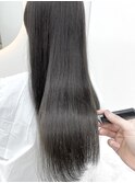 透明感ある黒髪風グレーアッシュ