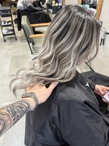 サニー 渋谷(SUNNY)&nbsp;バレイヤージュ、ハイライト、グレージュ、ブリーチダブルカラー