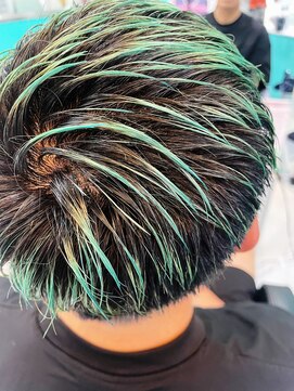 ユー イケブクロ(u Ikebukuro) メンズカット/フェード/フェザーショート/グリーン/ブリーチ