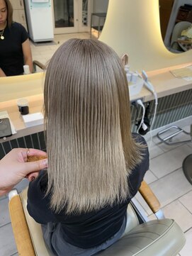 テトラ バイ ネオリーブ 横浜西口店(tetra by neolive) ハイトーン　ミルクティーベージュ　切りっぱなし　ボブ横浜★