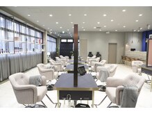 家族みんなでくつろげる、特別なサロン空間。