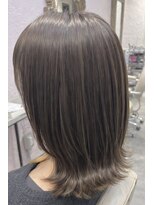 フッタ(Futta)&nbsp;外ハネミディアムスタイル【西武新宿駅】【駅近徒歩1分】