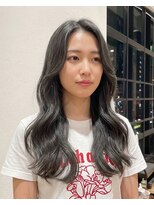 ハーツオオサカ(HE:ARTS OSAKA)&nbsp;センターパートでオシャレなグレージュロング