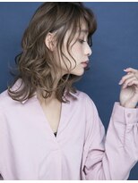 軽やかさ満点のレイヤードミディ