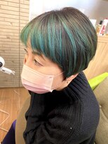 ハナイ ヘアーデザイン(HANAI hair design)&nbsp;ターコイズグリーンカラーのショート