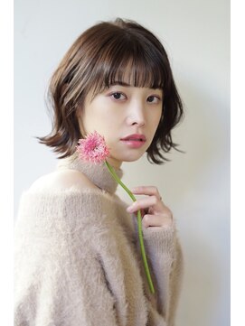 ノーヴェ(Nove) パーソナルカラー冬タイプ 外はねボブ