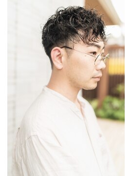 イーズ 鎌倉(e's) 《e's イーズ鎌倉》柔らかな質感のメンズニュアンスパーマ