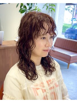 コンビネーション(combination) 無造作パーマ 前髪パーマ スパイラルパーマ オレンジカラー