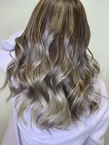 アフィナー(Afinar) グレージュのバレイヤージュ