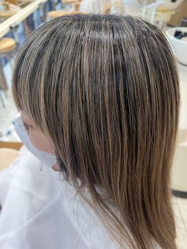 プラスシー(+C) 根元が伸びても気にならない地毛にハイライト/福岡ハイライト