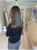 アッシュブラウンカラー×艶髪ロングヘア