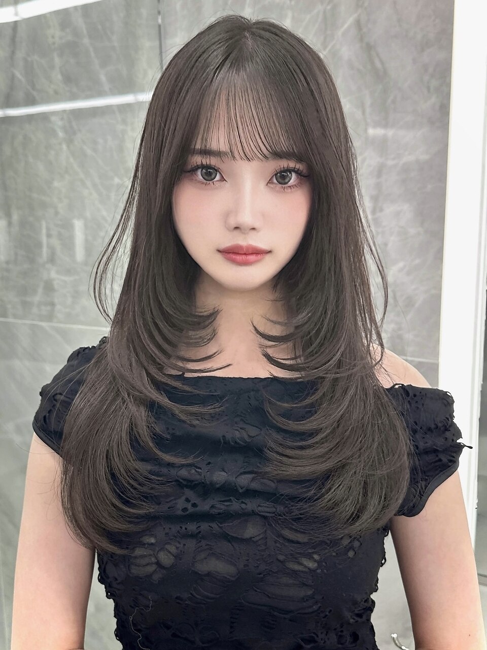 韓国前髪 くびれヘア 夏のヘアアレンジ 暗めカラー：L260541923