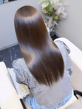 年間1300人の癖毛を救った縮毛矯正！「10分で乾く美髪」へ。圧倒的な実績と再現性で選ばれています