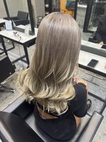 パヌポン(PANUPON)&nbsp;グレージュハイライトケアブリーチダブルカラーバレイヤージュ