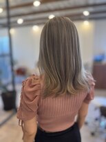 hair&make Laule’a【ヘアアンドメイク ラウレア】 大人ハイトーンカラー