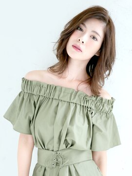 フミ(Fumi) ふわりと顔を包み込む絶妙カール