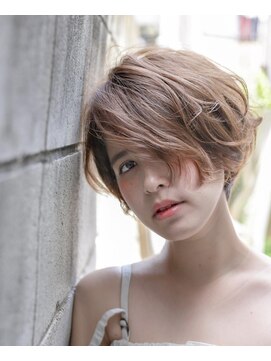 カライングドゥ(ing deux) 【+~ing deux 】前下がりショートボブ【隨原 麻由】