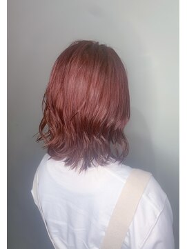 ラズリー(Lazliy) ツヤ感ピンクブラウン切りっぱなしボブ