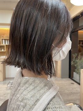 キュオンシア(CUEON. ciea) ぱつっと切りっぱなしボブ×ラベンダーグレージュ