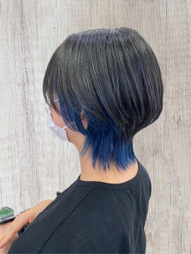 ラヴリア クルメ(LOVERIA KURUME) ウルフカット×インナーカラー