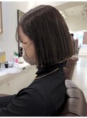 オリーブグレージュ×ミニボブ