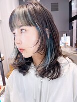 インナーグリーンレイヤー_アースカラーくびれヘア_ba373891