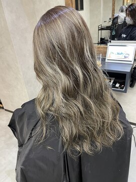 サニー 渋谷(SUNNY) グレーベージュハイライトカラーアッシュミルクティー