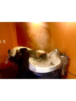 フルフラットのYUMEシャンプー台で受ける極上のヘッドスパで頭皮の汚れをスッキリ！頭皮環境を整え美髪に。