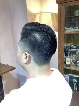 美容室 フィックス 刈り上げアシメ