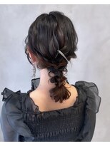 オモチャ(OMOCHA) シンプルアクセで魅せる大人の編みおろし