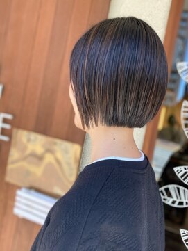 ケースプラスグリーン(CASE+GREEN) ◎ぱつっとミニボブ