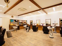 【メンズ専門店】着席後、移動無しのこだわりの店内、常に男性の居心地のいいお店作りを追求しています！！