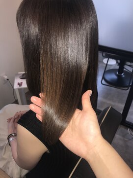 アールサロン アオヤマ(Rr SALON AOYAMA) プラチナミネコラ