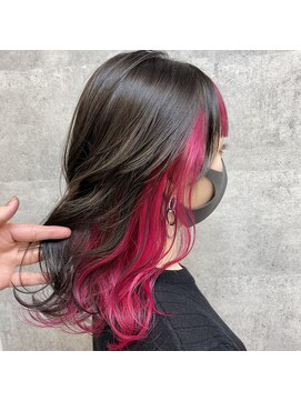 キャラ シャローネ 池袋(Chara Chalone) 鬼滅の刃の主題歌を歌われているLiSAさんのようなピンクカラー