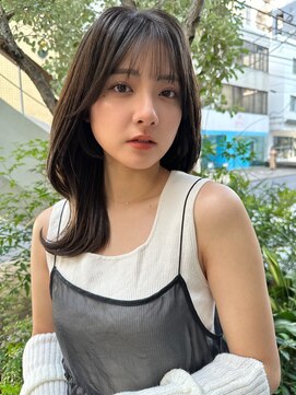 アイヴィ 表参道(IVY) 暗めグレージュカラーくびれヘア【肥田亜沙美】