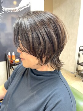 クーロン(Qoolon) ショートウルフ × くせ毛 × 3Dカラー(ハイライト)