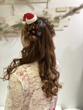 ヘアセットサロンエッジ(Edge) クリスマスイベントお仕事ヘアに。編み込みツインハーフアップ