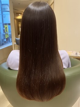 《ナチュラルな縮毛矯正》気になるクセも自然なサラ艶ストレートに。お悩みを解消し理想の髪へと導きます◇