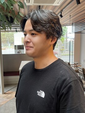 イト(iyto) 動きのあるパーマスタイル