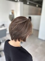 エルピス 中央林間店(elpis)&nbsp;大人くびれショート×白髪ぼかしハイライト