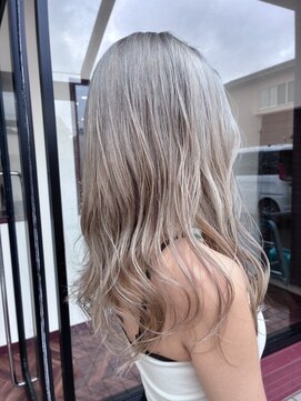 クロエ バイ ラヴィズム 新潟ビルボードプレイス2店(CLOE by LUVISM) 外国人風ホワイトブロンド