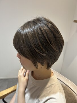 イルダバイグラッシー センター北(iluda by glassi) 大人 美シルエットショート & 透明感オリーブカラー［伊左治］