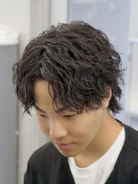オーバル ジングウマエ(OVARL jingumae)&nbsp;縦落ちパーマシャドウパーマセンターパートフェザーパーマ