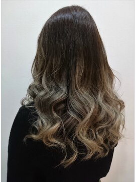 ラチャウ(La.Ciau) ブリーチ＆バレイヤージュカラー