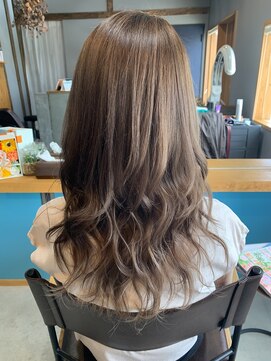 リヴィエル(Riviere) ラベージュカラー