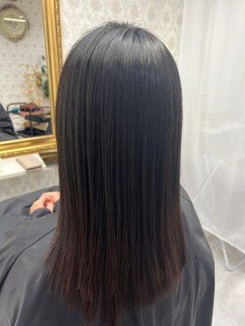 クラッチ 博多(CLUTCH) 大人可愛い小顔美髪ツヤ髪シンプルストレート髪質改善A1