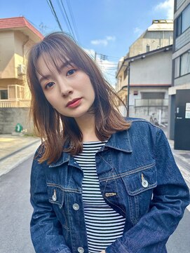 エアー 青山(AIR) くびれミディアムレイヤーカット透明感グレージュ